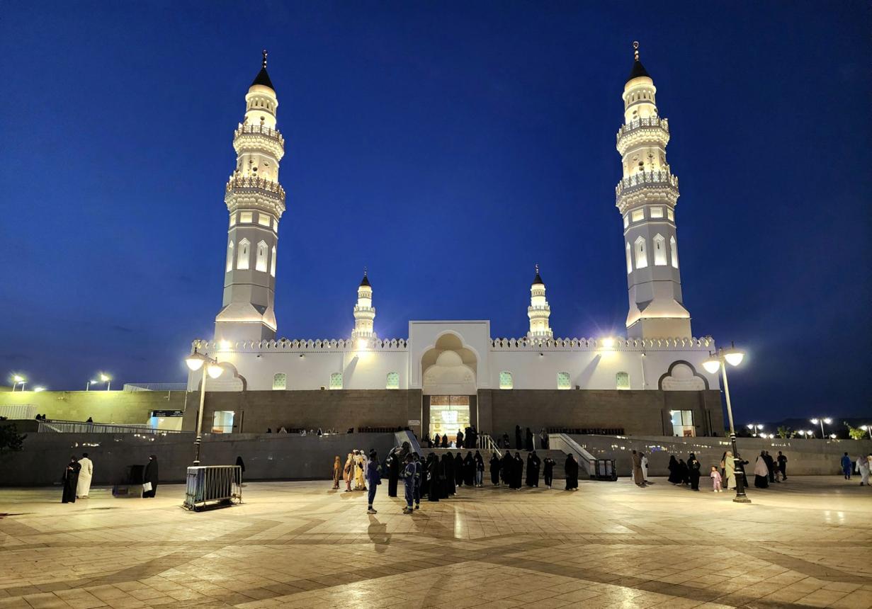 Pilgrims praying at Masjid Quba