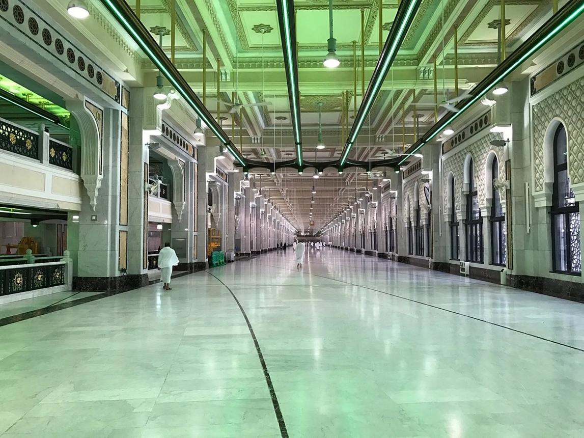 Pilgrims walking between Safa and Marwah